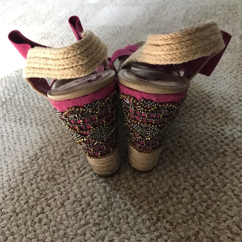 Kenneth Cole Reaction wedges with studs NEW